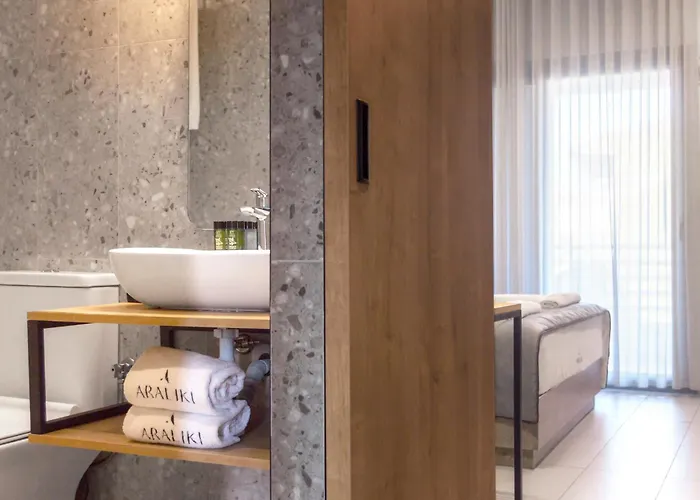 Araliki Apartamento Polychrono