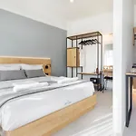 Araliki Apartamento Polychrono